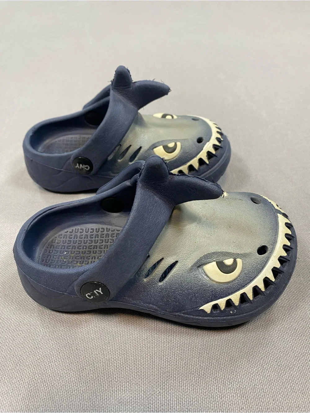 Capelli of New York Navy and Light Gray Shark Clog Sandals for Kids